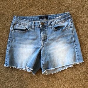 Jessica Simpson cut off Jean shorts